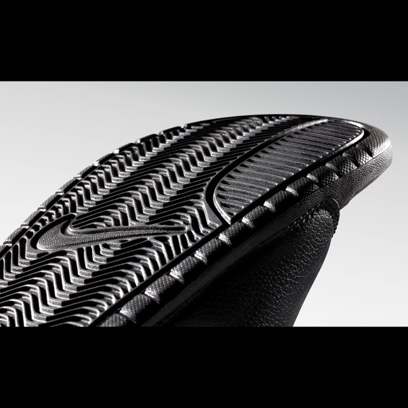 New In Box Mens Nike  Benassi Signature Logo Slide Sandals Multiple Sizes - Picture 2 of 5